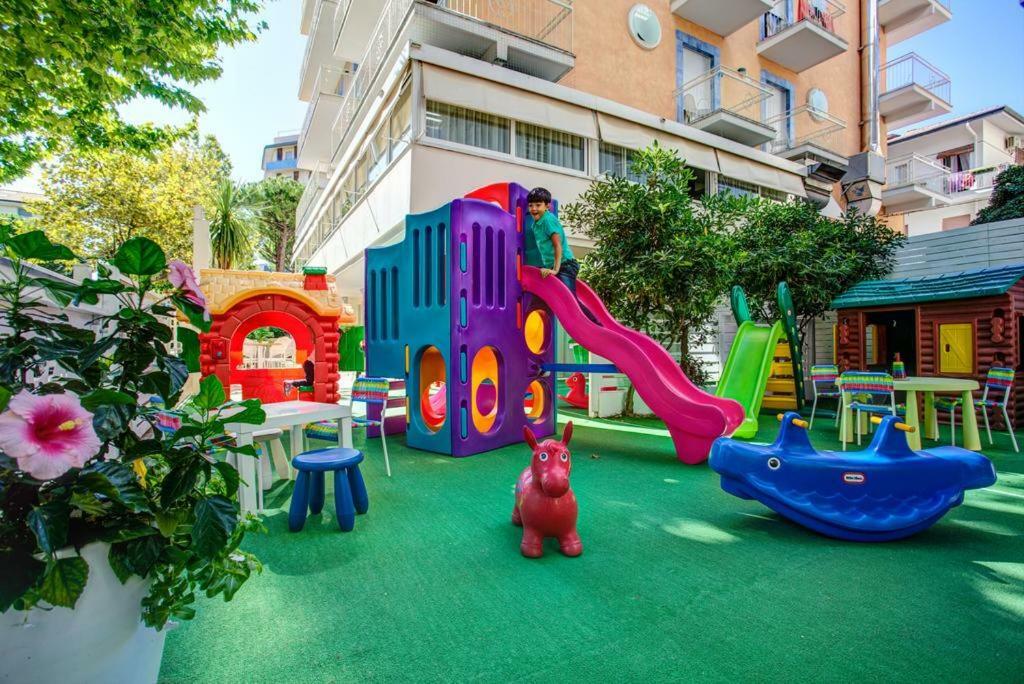 Hotel Konrad Marebello Екстер'єр фото
