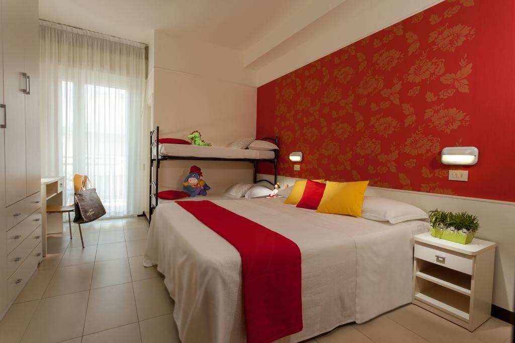 Hotel Konrad Marebello Екстер'єр фото