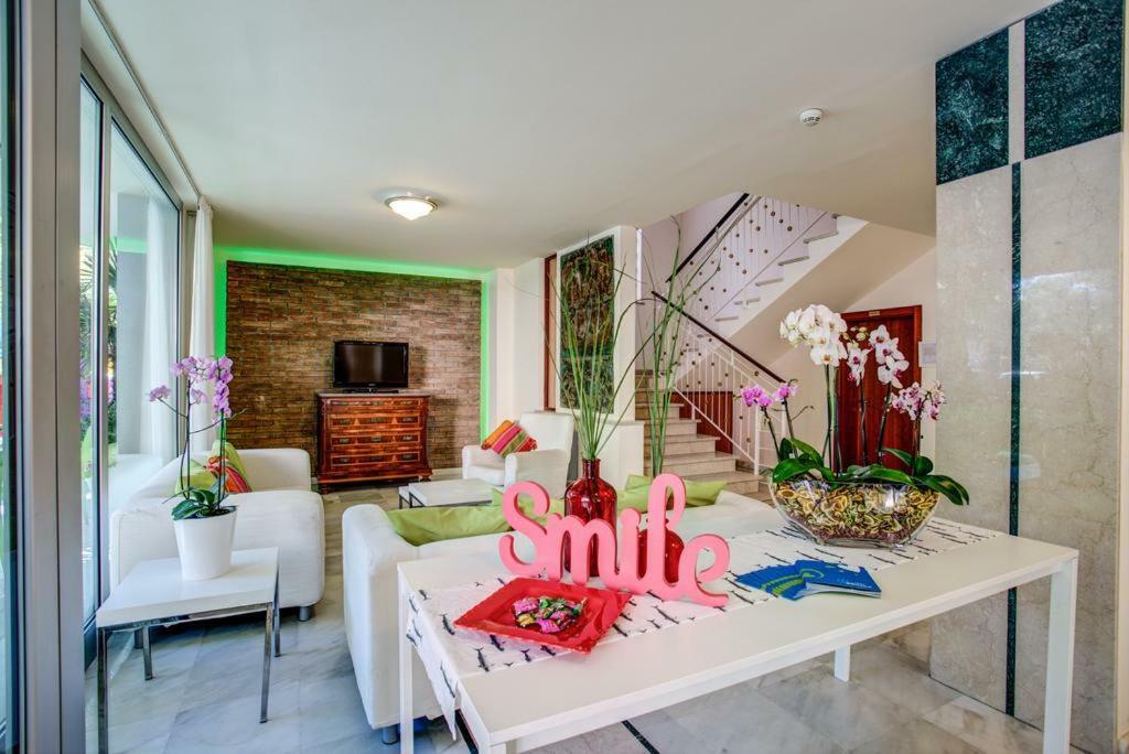 Hotel Konrad Marebello Екстер'єр фото